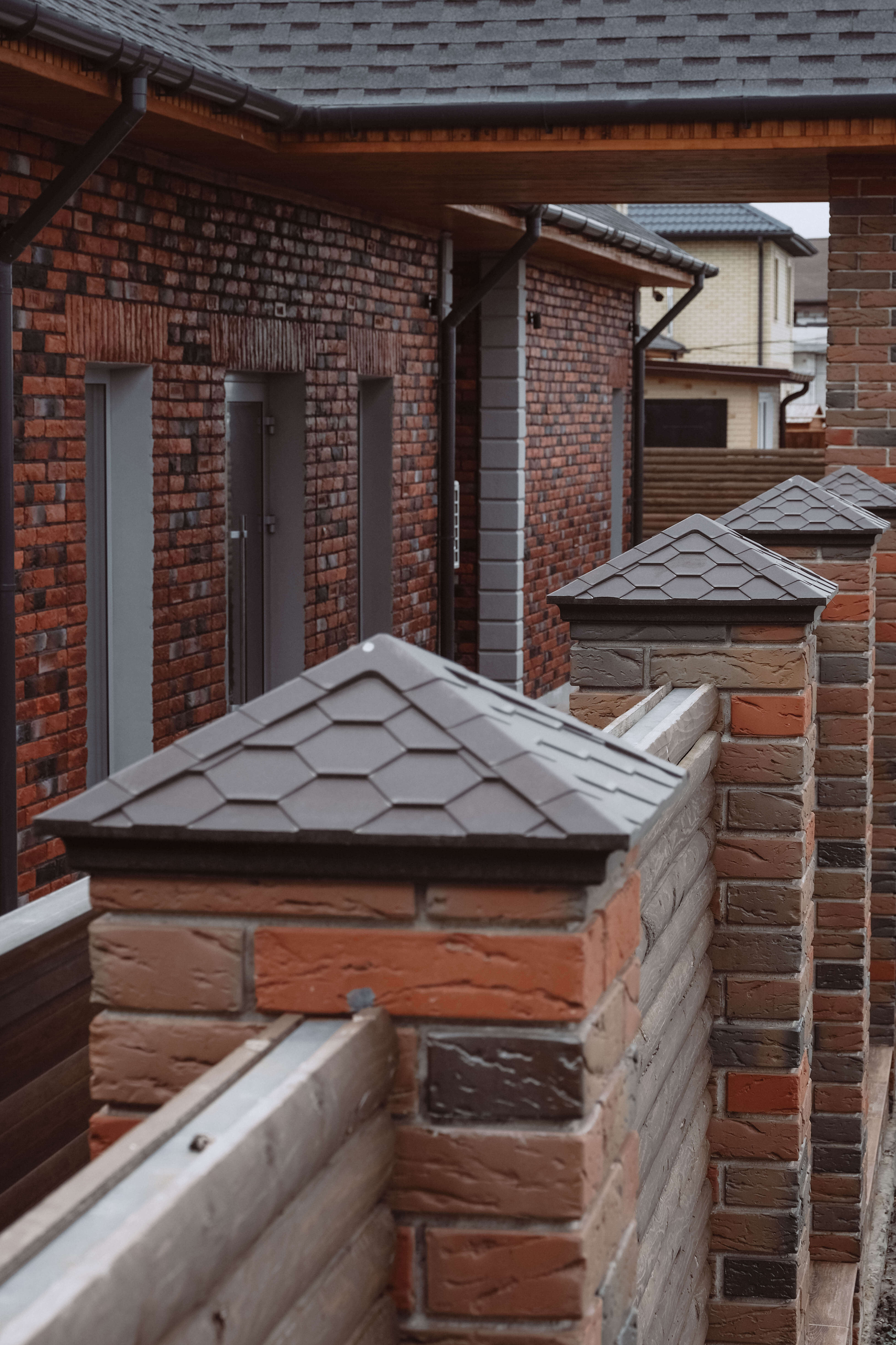 Колпак Zking Эверест Коричневый на столб 1.5х1.5 кирпича (390х390мм) в Балашихе фото